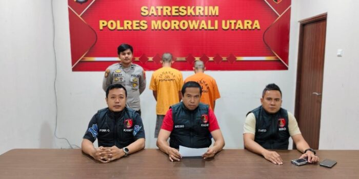 Petugas Satreskrim Polres Morowali Utara menghadirkan dua tersangka pencurian sapi dalam konferensi pers.