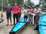 Penyerahan bantuan perahu nelayan Desa Sampalowo dari pokir DPRD Morut Yaristan Palesa