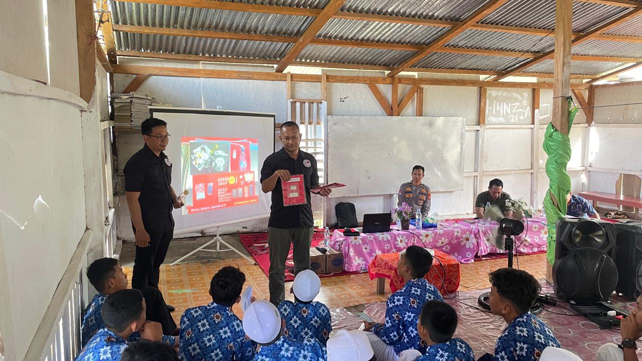 Satresnarkoba Polres Morowali Utara sosialisasi bahaya narkoba di Pesantren KH. Hasyim Asy’ari
