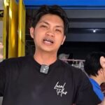 Seorang pemuda bernama Dicky Palesa saat memperkenalkan Zermatt Billiards di Palu.