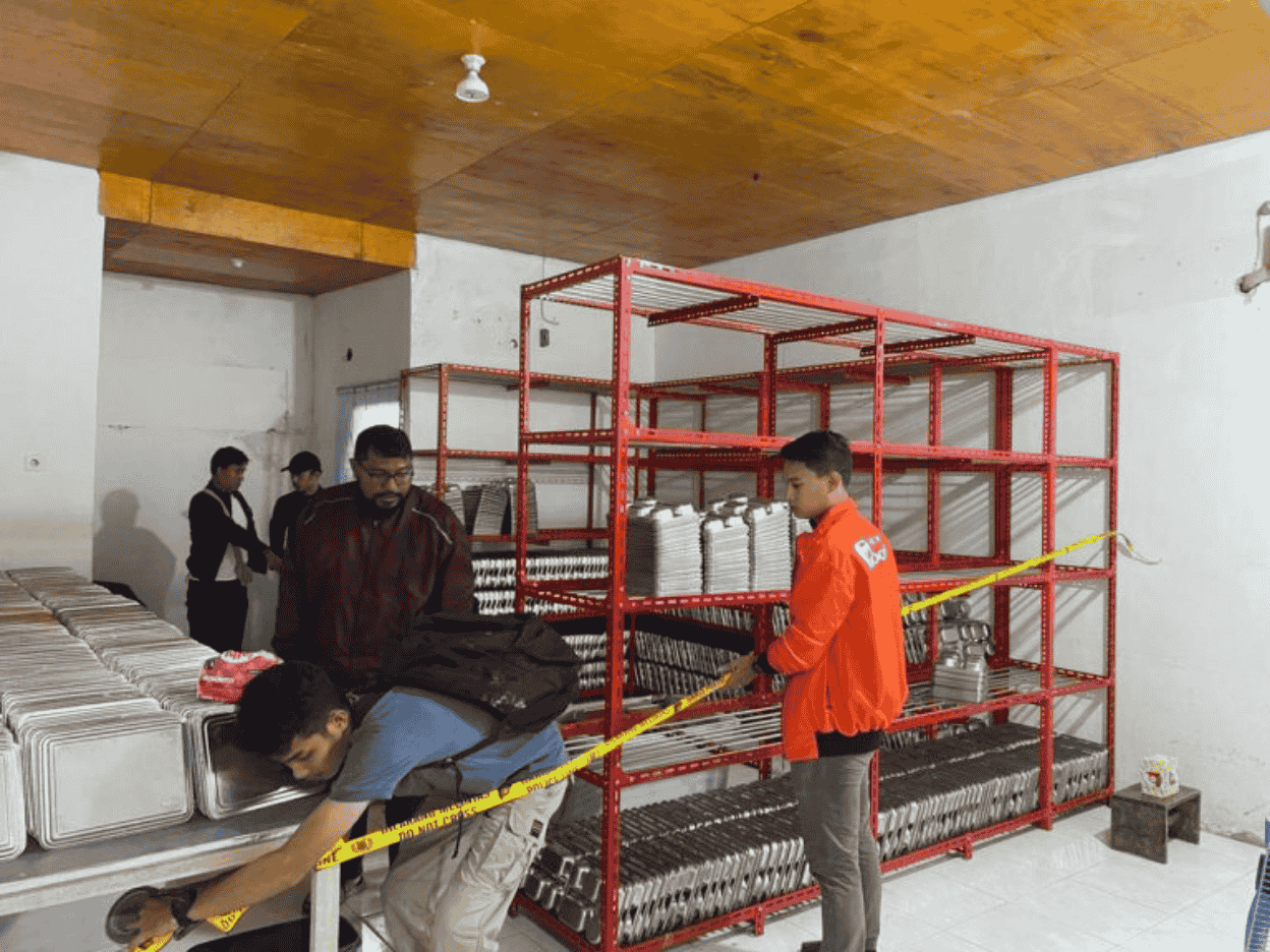 Keracunan massal Bangkep – Polisi segel dapur penyedia makanan siswa