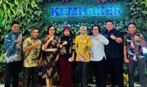 Rombongan DPRD Morowali Utara bahas kesenjangan pekerja lokal dan TKA saat konsultasi di Kemenaker RI.