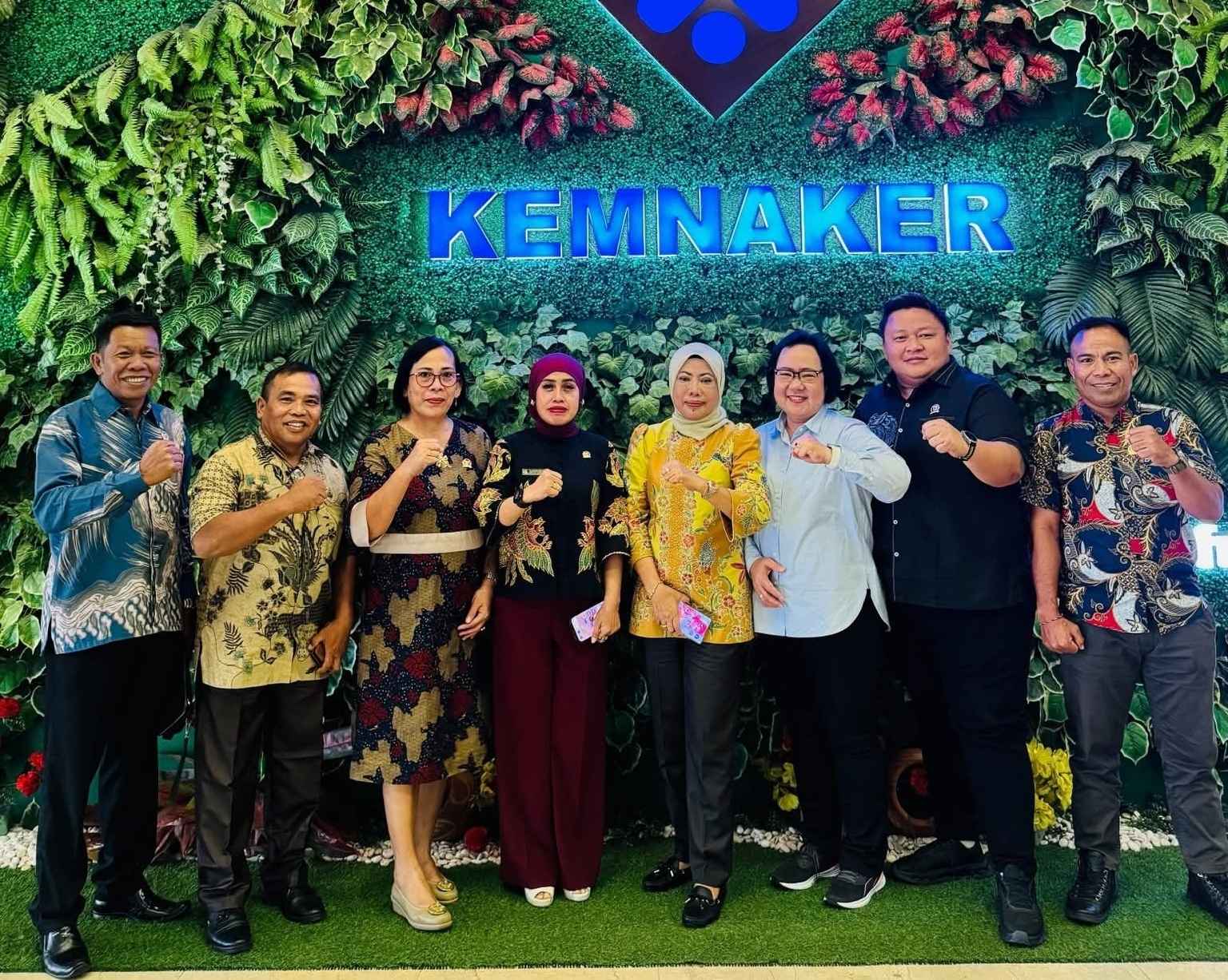 Rombongan DPRD Morowali Utara bahas kesenjangan pekerja lokal dan TKA saat konsultasi di Kemenaker RI.