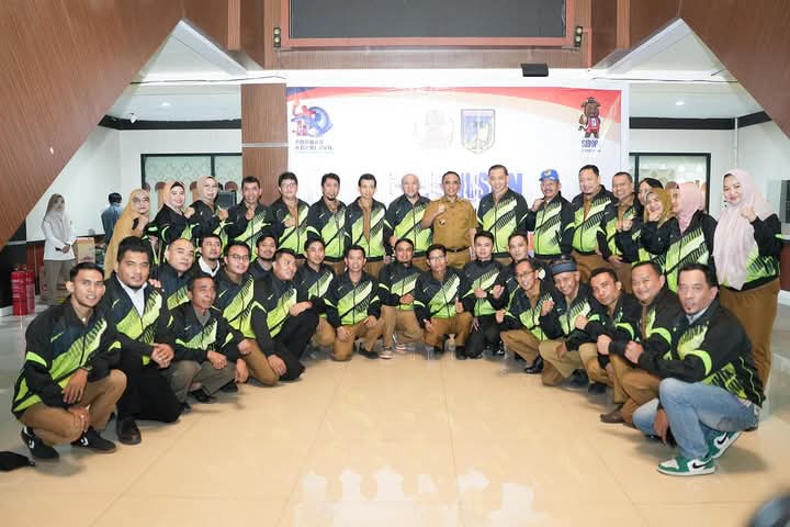 Gubernur Sulteng melepas Kontingen Sulawesi Tengah ke Pornas KORPRI XVII 2025 di Palembang.