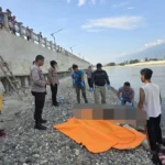 Polisi evakuasi penemuan mayat di Sungai Raja Moili Palu