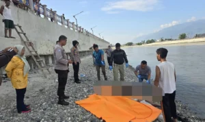 Polisi evakuasi penemuan mayat di Sungai Raja Moili Palu