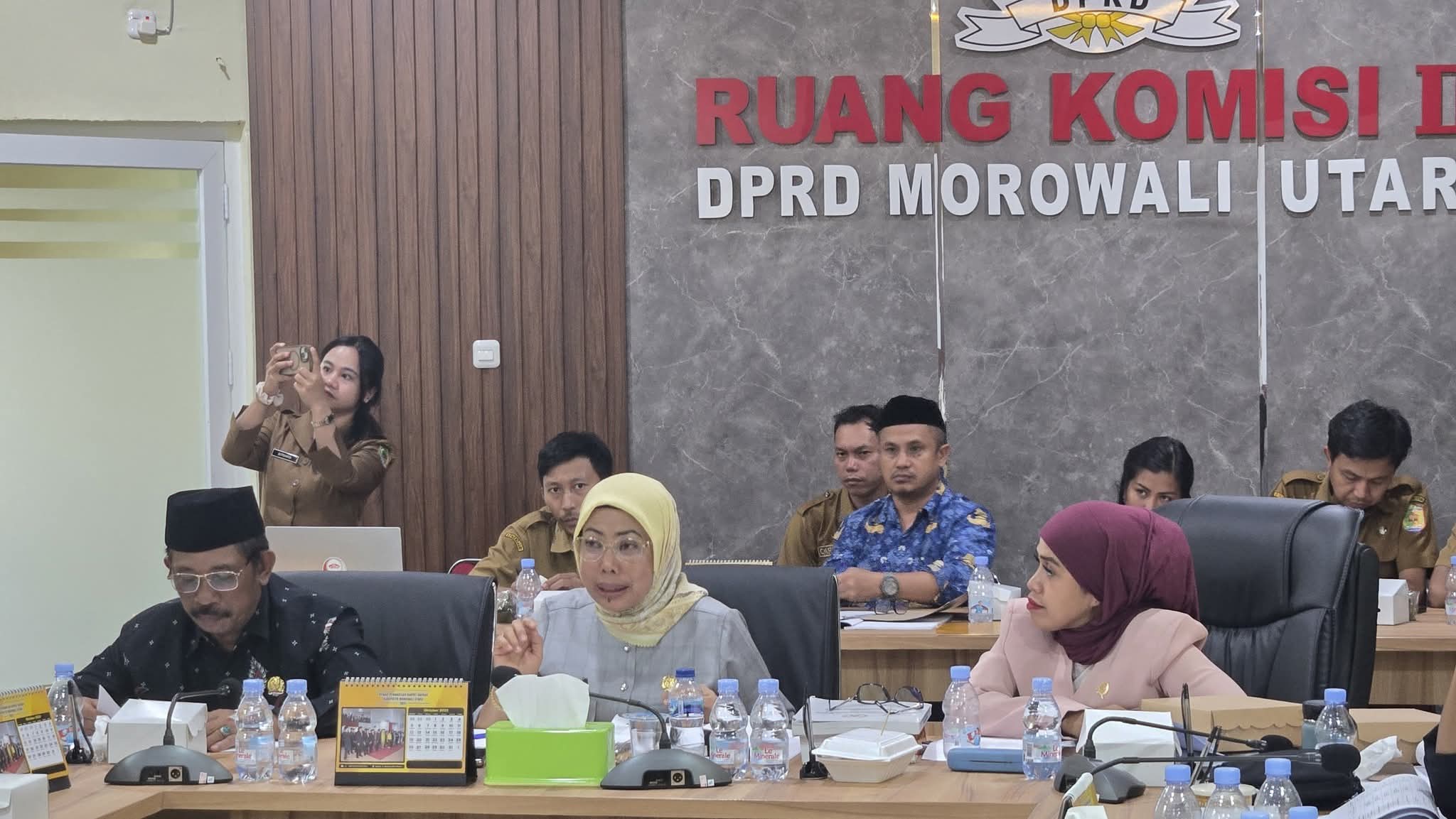 FB_IMG_1762905021607 Ketua DPRD Morut Pimpin Pembahasan KUA-PPAS 2026 di Badan Anggaran